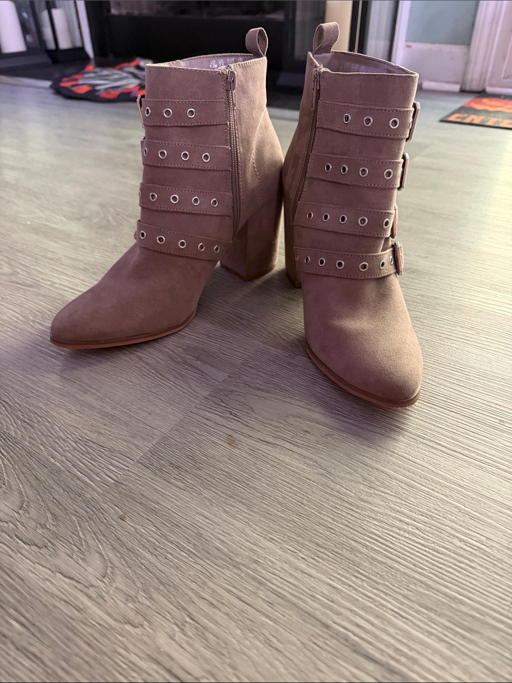 Carlos by Carlos Santana Gamma Suede Buckle Strap Ankle Boots - Taupe Sz 9.5 EUc